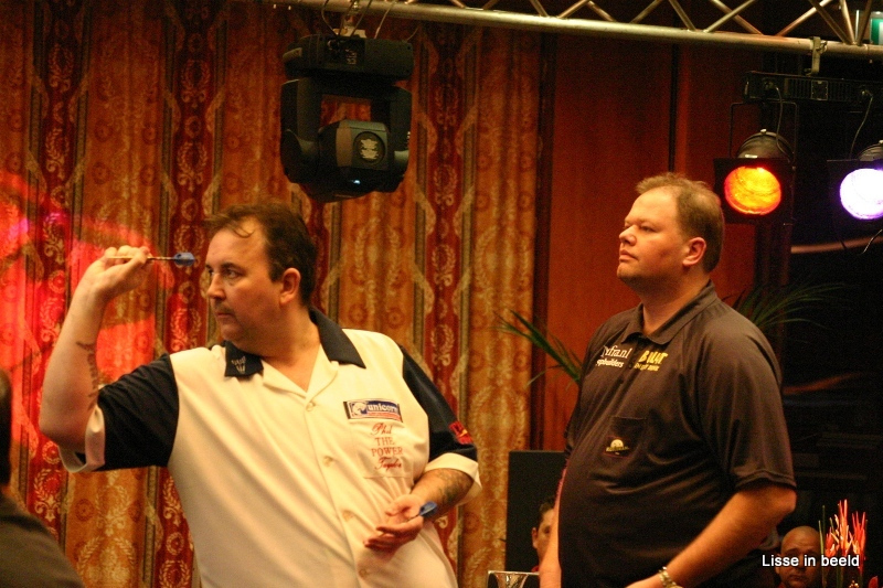 Darten in de “Nachtegaal” met o.a. Phil Taylor